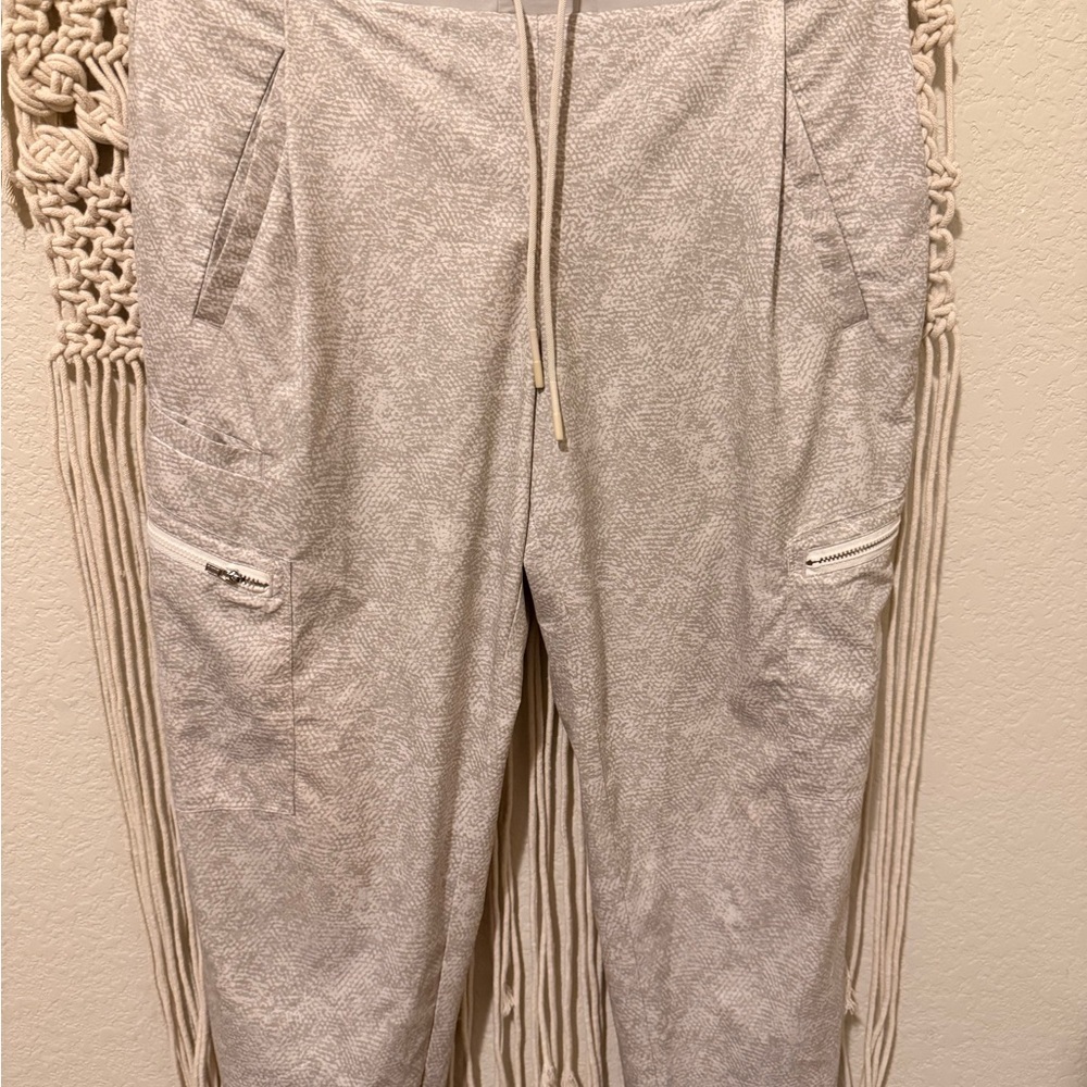 Athleta‎ Venture Printed Jogger Pants – Taupe Activewear with Zipper Pockets. 10